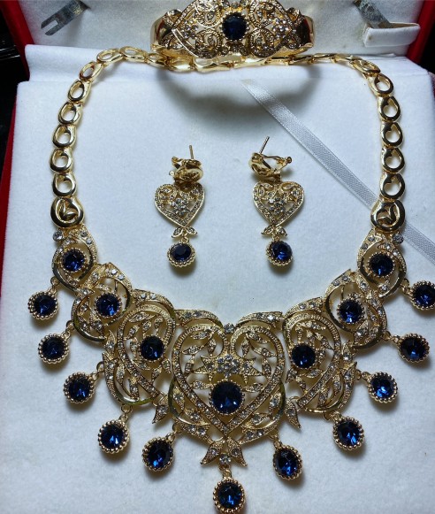 Parure de Bijoux Dorée avec Strass Bleu Pétrole - Élégance et Charme