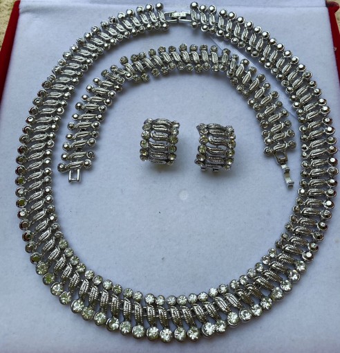 Parure 3 Pièces Argentée à Maille et Strass – Collier, Bracelet et Boucles d'Oreilles Élégants