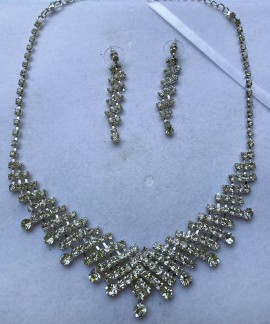 Parure Alliage Argenté avec Strass – Collier et Boucles d'Oreilles Élégants